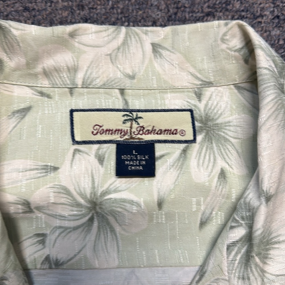 Tommy Bahama Men’s Silk Button Down Shirt Size L - Picture 2 of 3